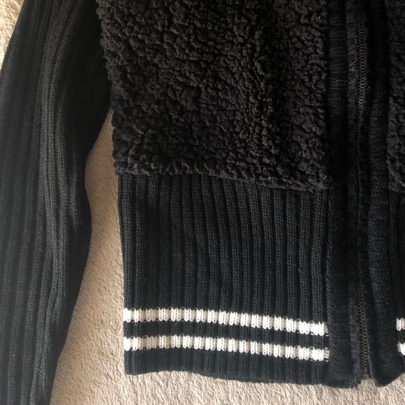 NWT faux shearling zip jacket - Picture 3 of 4